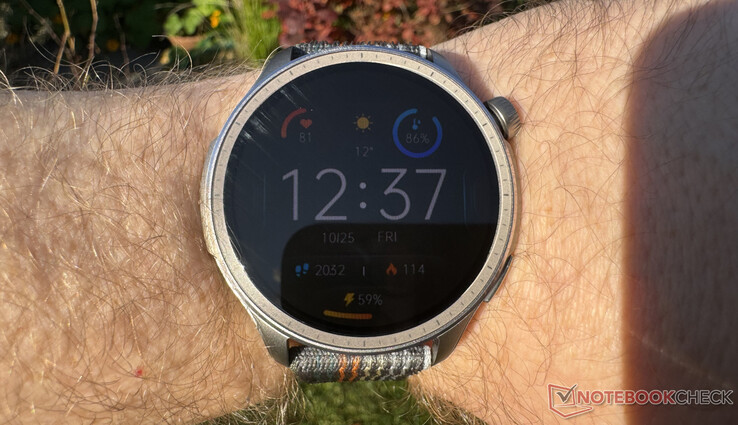 Wyświetlacz Amazfit Balance jest również czytelny w słońcu