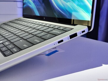 HP EliteBook X G1a: Porty po prawej stronie (źródło obrazu: Benjamin Herzig)