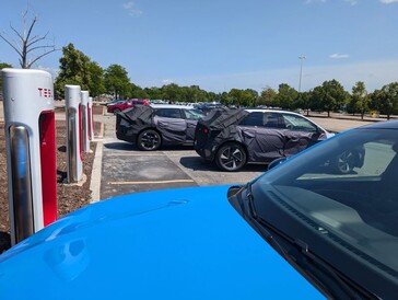 Hyundai i KIA podłączone bezpośrednio do ładowarki Tesla Supercharger