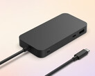 Nowa stacja dokująca USB4 firmy Microsoft jest znacznie mniejsza niż jej poprzednik Thunderbolt 4. (Źródło zdjęcia: Microsoft)