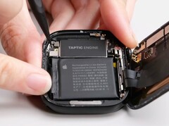 Naprawa zegarka Apple Watch Series 10 pozostaje trudna. (Źródło obrazu: iFixit)