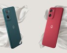 Moto G05 jest dostępny w kolorach Plum Red i Forest Green (źródło zdjęcia: Motorola)