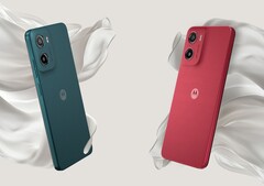 Moto G05 jest dostępny w kolorach Plum Red i Forest Green (źródło zdjęcia: Motorola)