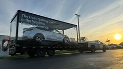 Cybertruck holuje wyprodukowany w USA Model Y (źródło zdjęcia: TeslaNewsWire/X)