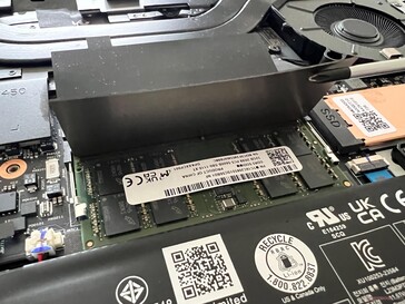 Dwa gniazda SO-DIMM dla maksymalnie 96 GB pamięci RAM