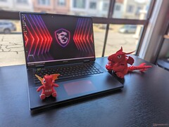 Titan 18 HX AI to najnowszy flagowy gamingowy laptop MSI (źródło zdjęcia: Notebookcheck. PSA: To jest zdjęcie ostatniej generacji Titan 18 HX i wkrótce zostanie zaktualizowane)