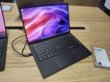 Lenovo ThinkPad X1 Carbon Gen 13 Aura Edition (źródło zdjęcia: Benjamin Herzig)