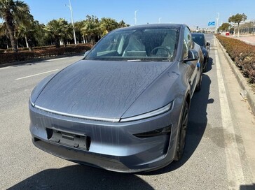 2025 Model Y Juniper w nowym kolorze Glacial Blue