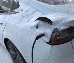 Właściciele Tesli mogą teraz podgrzewać tylko port ładowania po najnowszej aktualizacji (źródło obrazu: teslamotors na Reddit)