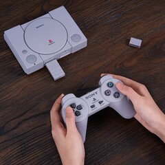 Zestaw 8BitDo Mod Kit dla oryginalnego kontrolera PlayStation dodaje obsługę Bluetooth i akumulator. (Źródło obrazu: 8BitDo)